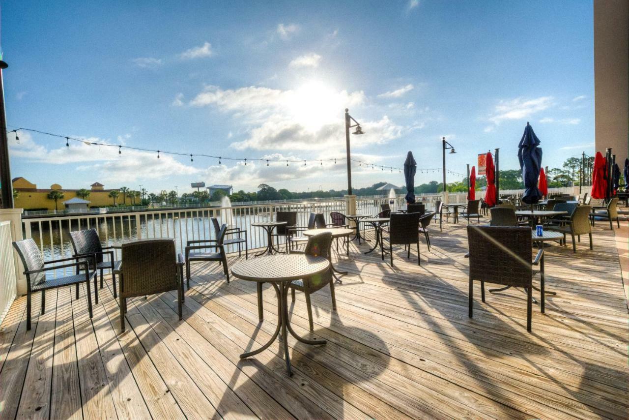 Laketown Wharf 728 By Aneliya