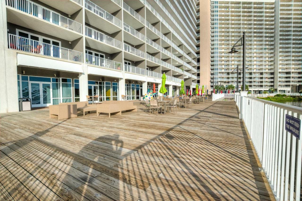 Laketown Wharf 728 By Aneliya